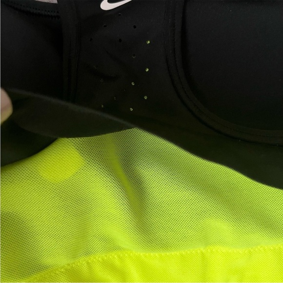Nike Bundle dry fit sports bra medium + Nike small white tank 
NWOT - Picture 3 of 10